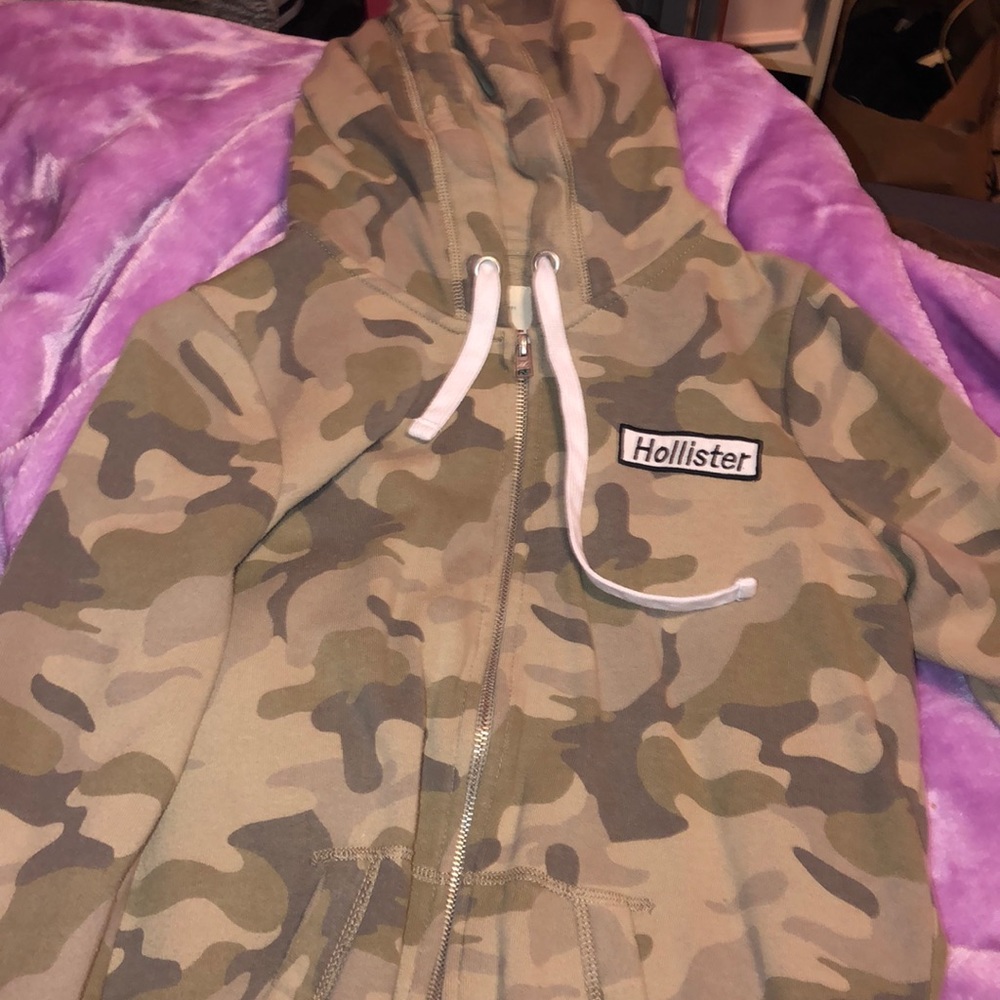 Holister zip up